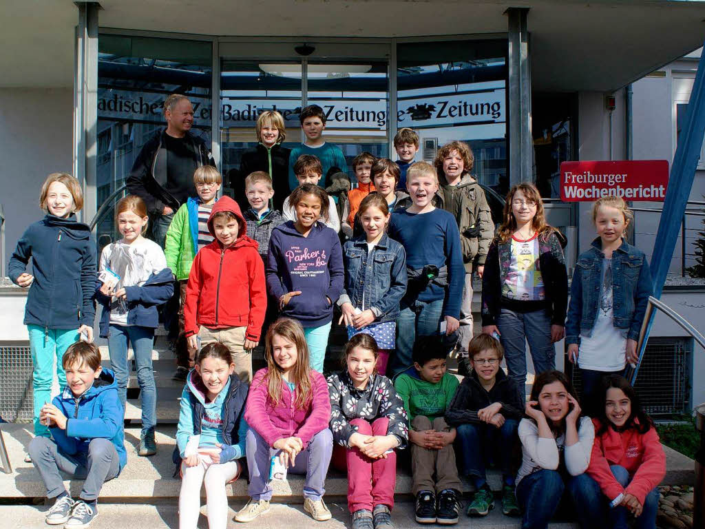 Die Klasse 4a der Lorettoschule Freiburg mit ihrem Lehrer Norbert Gurski.