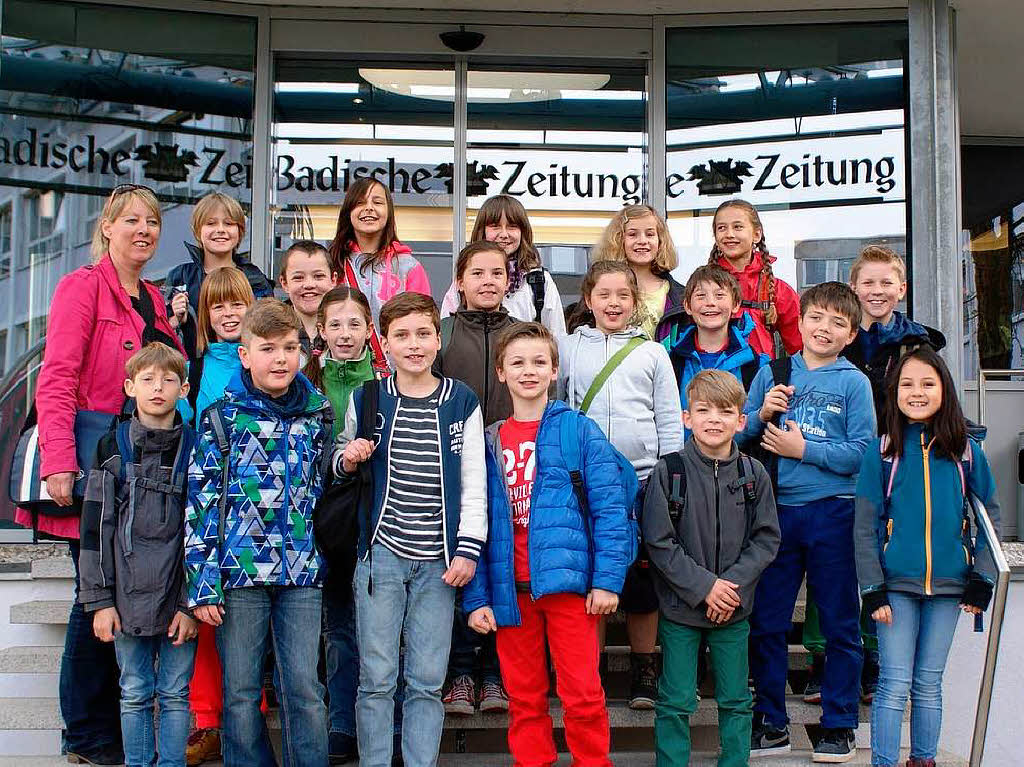 Die Klasse 4b der Thaddäus-Rinderle-Schule Staufen mit ihrer Lehrerin Anke Bergmann-Künstle Die Klasse 4b der Thaddäus-Rinderle-Schule Staufen mit ihrer Lehrerin Anke Bergmann-Künstle