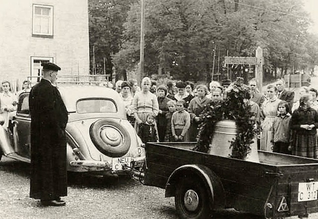 1957: Eintreffen der Glocke Rogate in ... &#8211; der Glockenstuhl fehlte noch.  | Foto: Uli Schulze