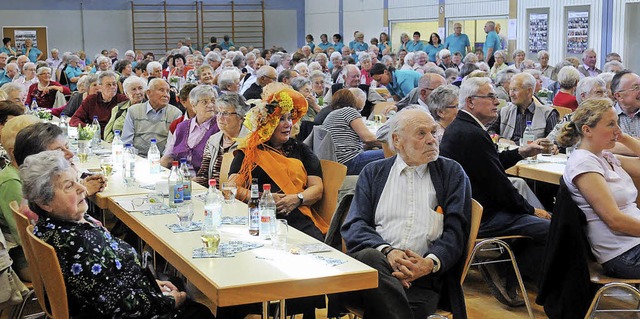 Fast 250 Besucher kamen  in die Festhalle Hofweier zum Fest- und Begegnungstag.  | Foto: wolfgang knstle