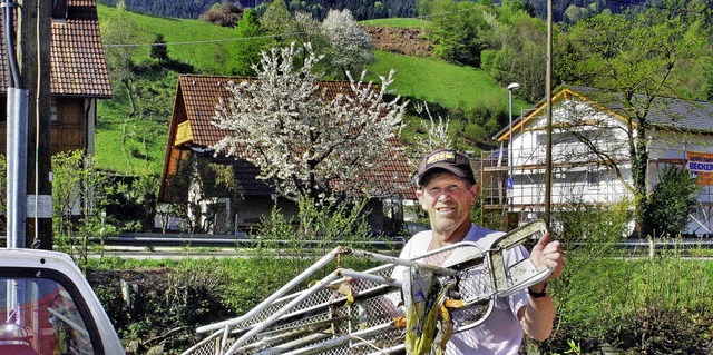 Unglaublich, was bei der jhrlichen &#...0; alles aus den Bchen gefischt wird.  | Foto: Horst Dauenhauer