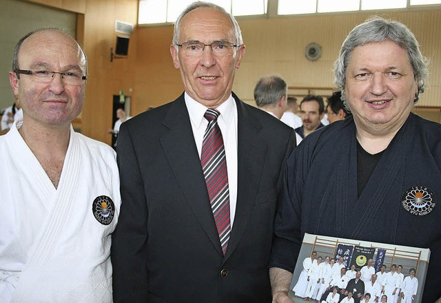 25 Jahre Budo-Sport Binzen-Wien (von l...und Siegfried Kobilza. Foto: Ines Bode  | Foto: Ines Bode