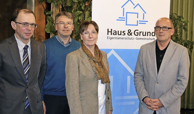 Vorstand und Referent: Rdiger Schirme... und Fachanwalt Harry Mhl (von links)  | Foto: Nikolaus Bayer
