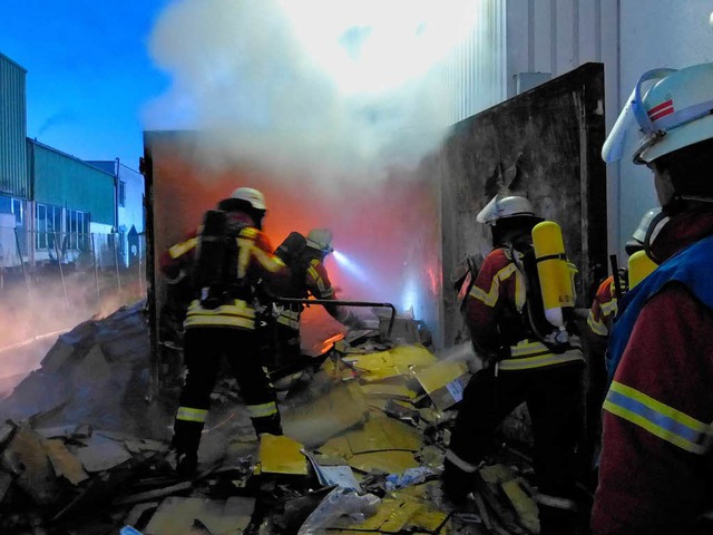 Containerbrand in Nimburg  | Foto: Aribert Rssel