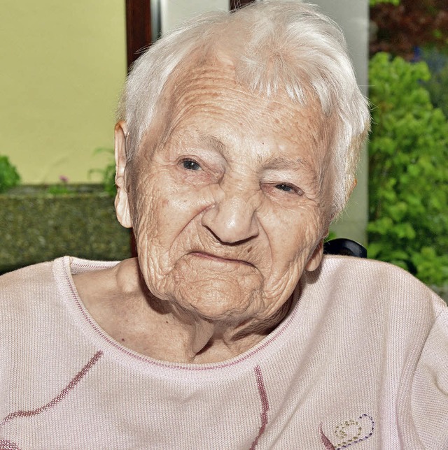 Gertrud Brucker, die 75 Jahre in Malte...m  in Kenzingen ihren 100. Geburtstag.  | Foto: Erggelet
