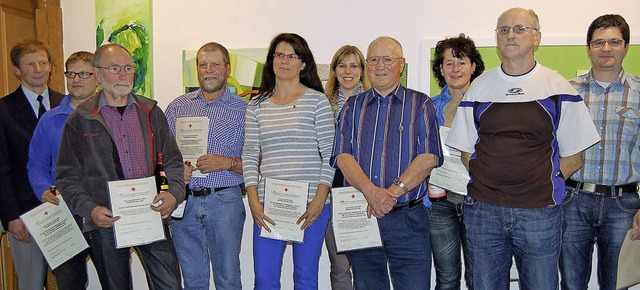 Blutspender geehrt (von links): Bernha...bmann (100) und Michael Rombach (10).   | Foto: Claudia Renk