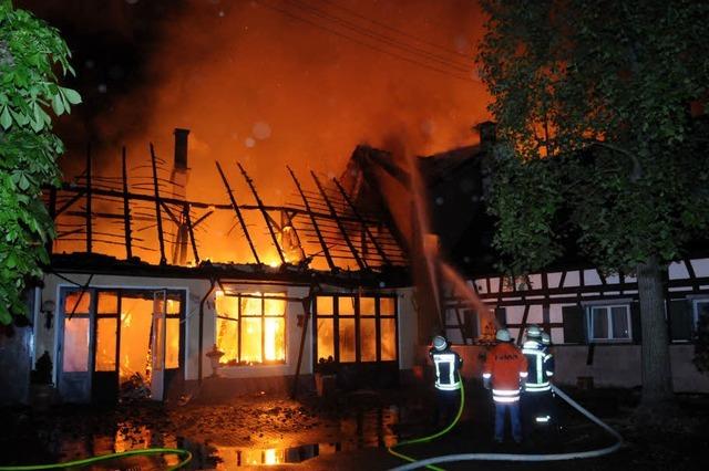 Grobrand in Altenheim – Feuer greift auf Wohnhuser ber