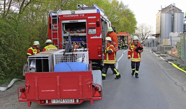 Mit einem Groaufgebot rckten  vier F...iffeisen-Genossenschaft  Merdingen an.  | Foto: Mario Schneberg