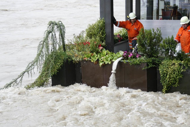 Hochwasser in Rheinfelden im August 2007.  | Foto: dpa