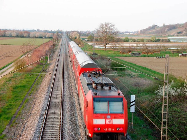 Ein Unfall auf der Rheintalbahn bei Bu... fr zwei Stunden den Zugverkehr lahm.  | Foto: sigrid umiger