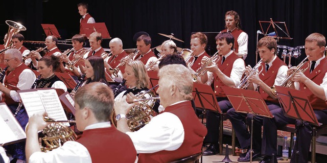 Der Musikverein Titisee-Jostal bot bei...m Kurhaus Titisee beste Unterhaltung.   | Foto: Eva Korinth