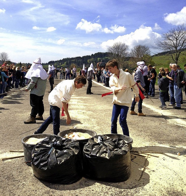 Eierspringen in Gersbach: Auf dem Park...beim Pavillon war eine Menge geboten.   | Foto: Gerd Sutter