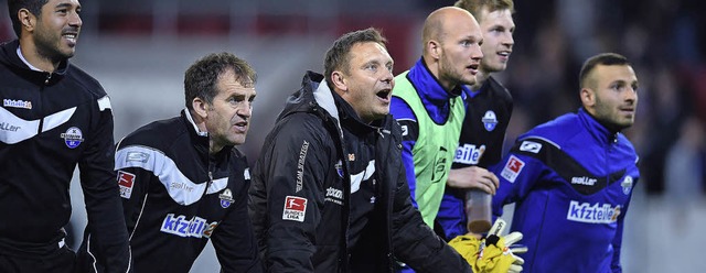 Paderborns Trainer Andr Breitenreiter...fft mit seinem Team auf den Aufstieg.   | Foto: dpa
