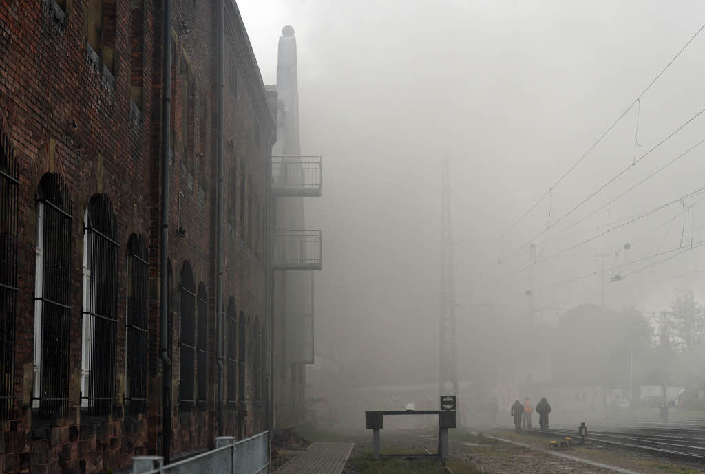 Die Rauchwolken ber dem Gterbahnhofsareal waren in ganz Freiburg zu sehen.