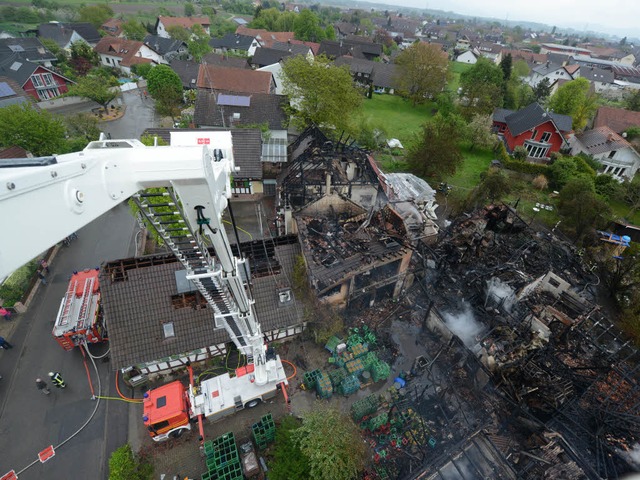 Bei dem Grobrand in Neuried-Altenheim...chaden &#8211; verletzt wurde niemand.  | Foto: dpa