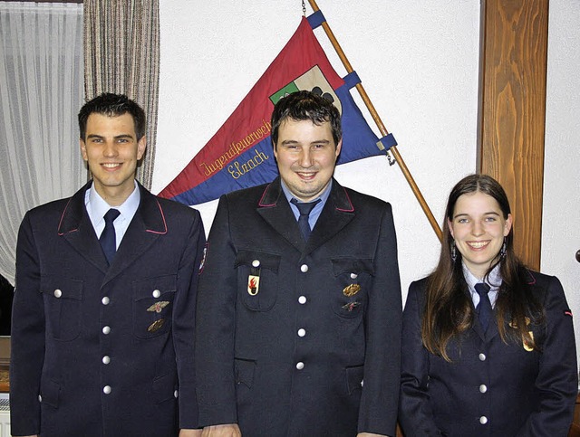 Lukas Burger, Jugendfeuerwehrwart Fran...vertretein Kathrin Wrner (von links)   | Foto: FFW Elzach