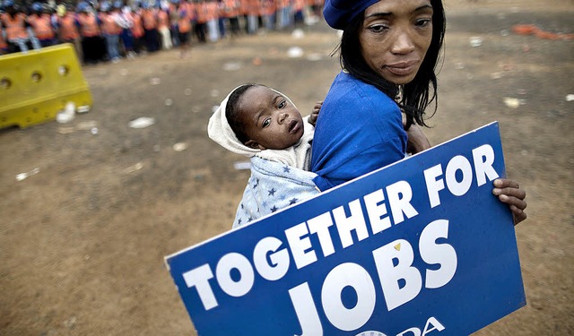 Die Arbeitslosigkeit ist allgegenwrtig &#8211; wie der Protest dagegen.   | Foto: AFP/Johannes Dieterich