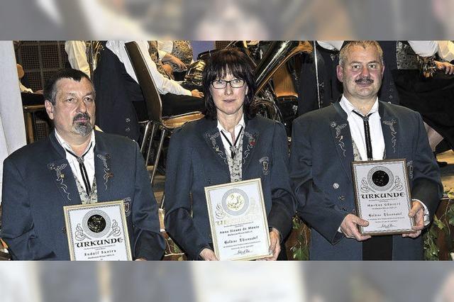 Musikverein Weizen hat drei neue Ehrenmitglieder
