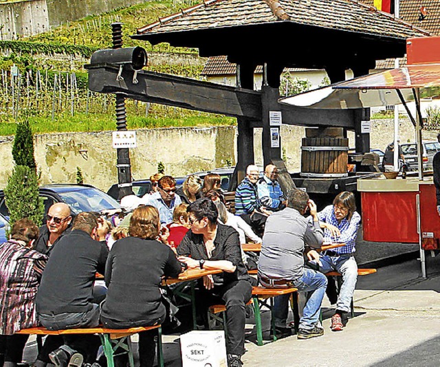 Zahlreiche Besucher kamen zum Osterhock beim Achkarrer Winzerkeller.   | Foto: herfbert trogus