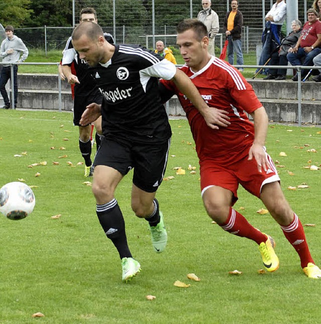 Witalij Semenschuk (rechts/im Spiel ge...ohl auch in Wittlingen von Anfang an.   | Foto: Held