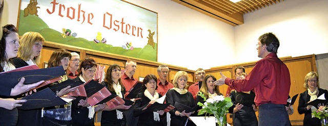 Norbert Asal und die Gesanggruppe &#8222;Chorios&#8220;   | Foto: Paul Berger