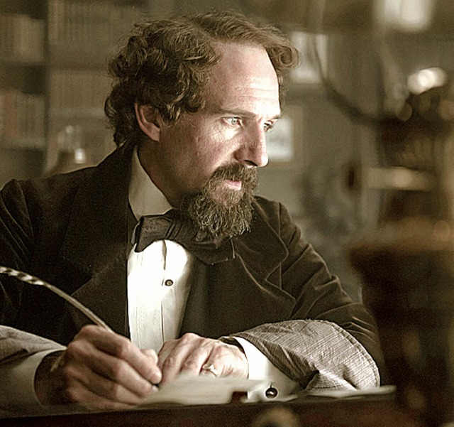 Ralph Fiennes als Dickens   | Foto: dpa