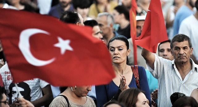 Ministerprsident Erdogan erklrte sie... Demonstranten im Juni 2013 in Izmir.   | Foto: AFP
