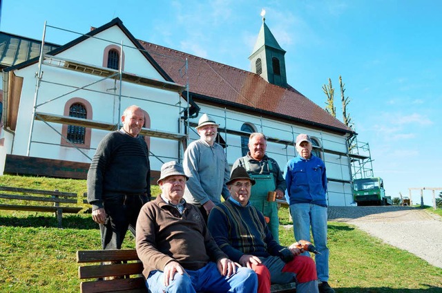 Die Arbeitsgruppe vor der Kapelle  | Foto: Nikolaus Bayer