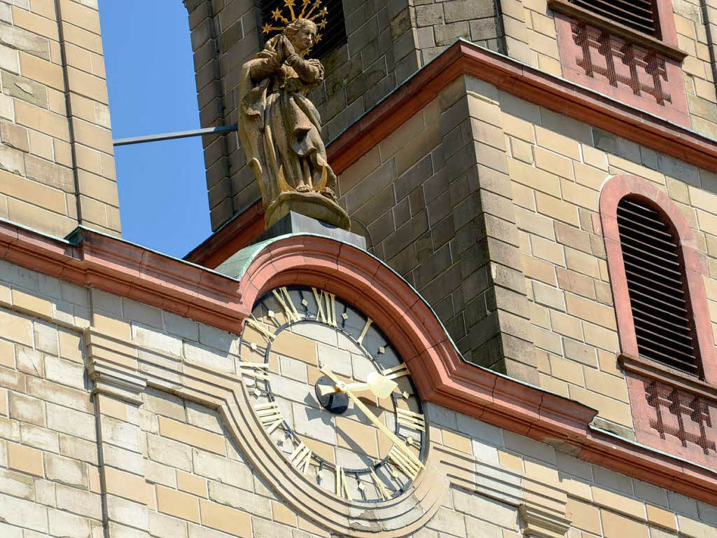 Ob digital, durch die Sonne oder am Kirchturm: berall in Bad Sckingen wird uns in verschiedenster Form die Uhrzeit angezeigt.
