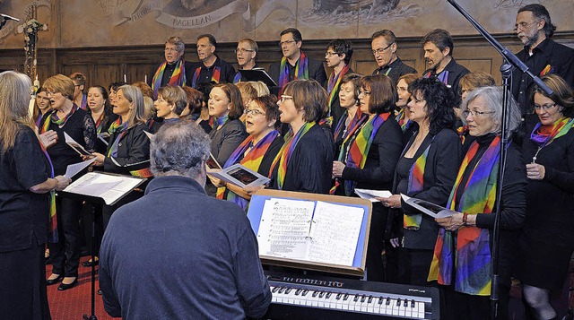 Der Gospelchor Rejoy gestaltete den Ostergottesdienst musikalisch mit.  | Foto: Europa-Park