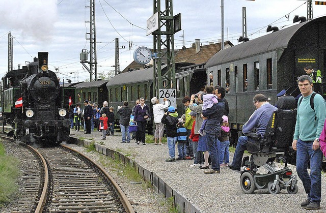 Am 1. Mai steht die Kandertalbahn wied...der  Dieseltriebwagen ist im Einsatz.   | Foto: Sedlak