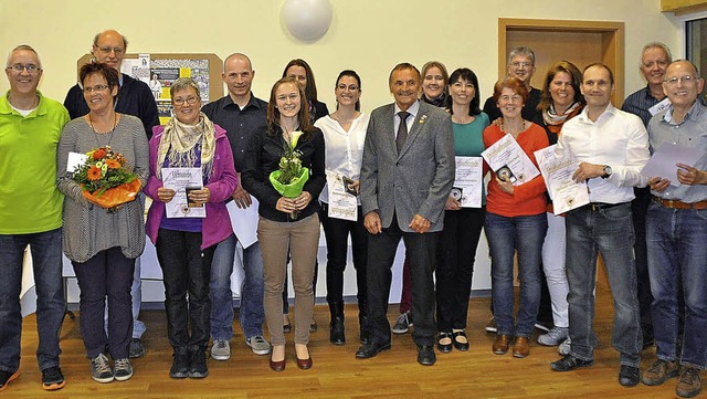 Der neugewhlte Vorstand des Karate Dojo Breisach mit den geehrten Jubilaren  | Foto: gerhard Heckmann