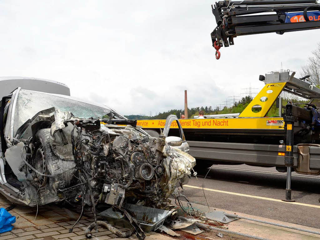 mercedesfahrer-stirbt-nach-unfall-auf-a-98-bad-s-ckingen-badische