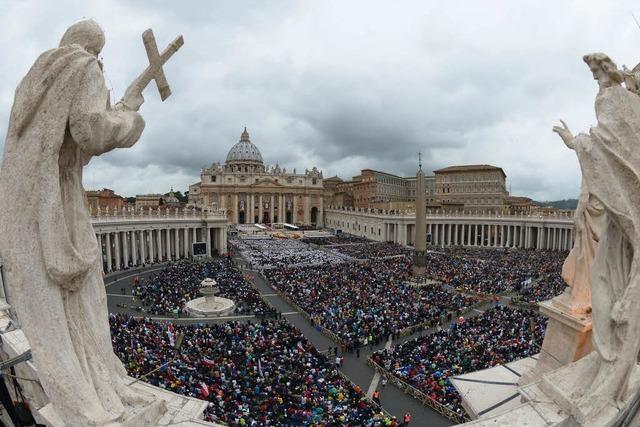 Zeremonie in Rom: Papst nimmt Doppel-Heiligsprechung vor