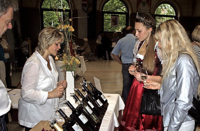 Auch Weinprinzessin Sarah Fehrenbach war vor Ort.   | Foto: Michael Haberer