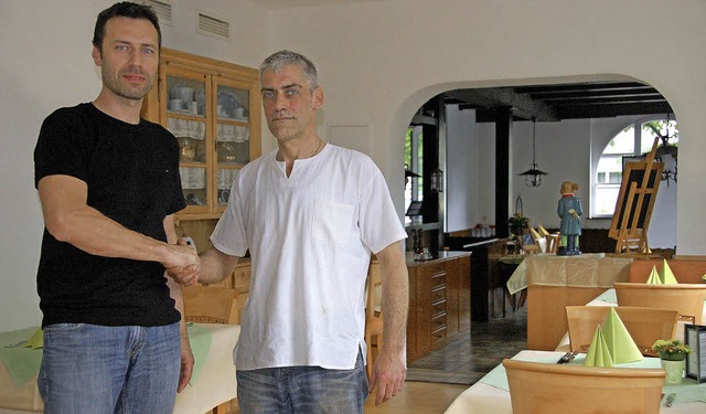 Inhaber Jrg Rogg (links) freut sich, ...iel gastronomische Erfahrung verfgt.   | Foto: Frey