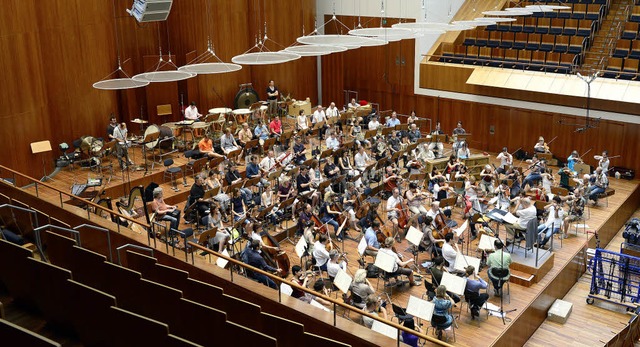 Das SWR-Sinfonieorchester bei einer Probe im Rolf-Bhme-Saal des Konzerthauses   | Foto: Ingo Schneider