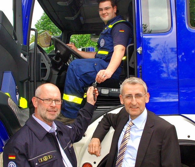 Matthias Hallekamp (links), Vorsitzend...en des THW fr den Bevlkerungsschutz.  | Foto: Rolf Reimann