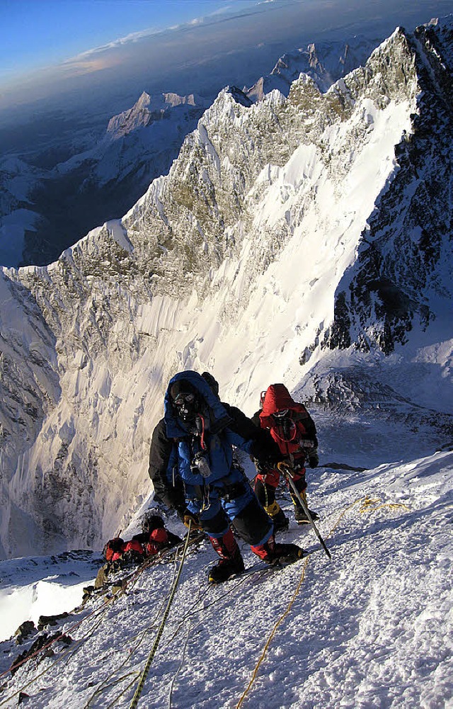 Bergsteiger beim Aufstieg auf den Mount Everest   | Foto: AFP