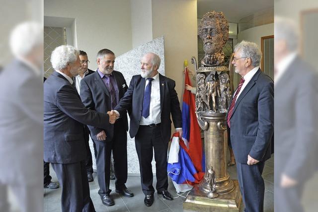 Rostow schenkt Badenweiler eine Tschechow-Bronzeskulptur