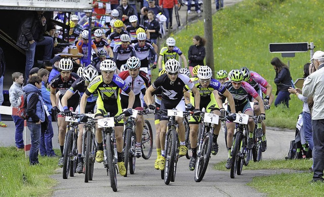 Gleich mal den Berg hoch: Start zum Li... der Mnner beim Tlercup in Wittnau.   | Foto: Achim Keller