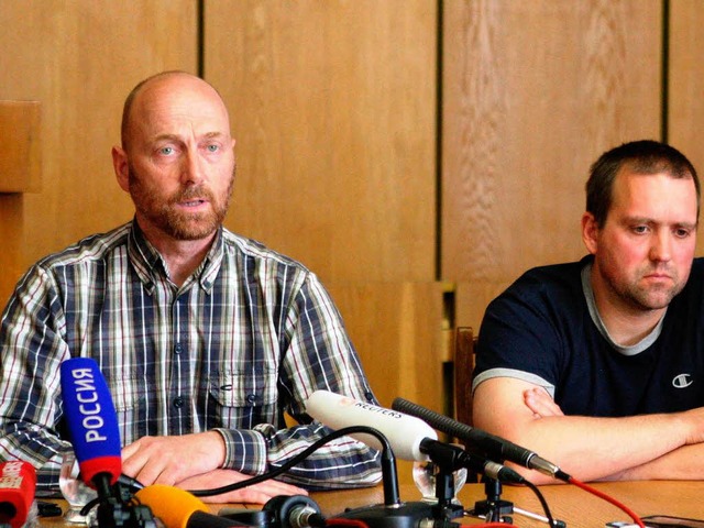Der gefangen genommene OSZE-Beobachter Axel Schneider (links)   | Foto: DPA