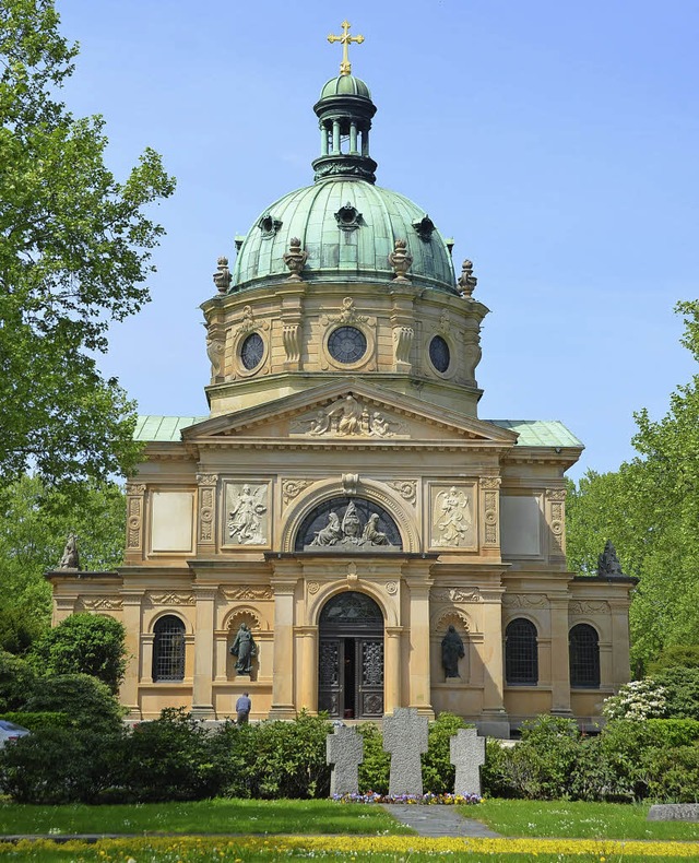 Stammt aus der Neo-Renaissance: die ne...ngshalle des Freiburger Hauptfriedhofs  | Foto: A. Fertl