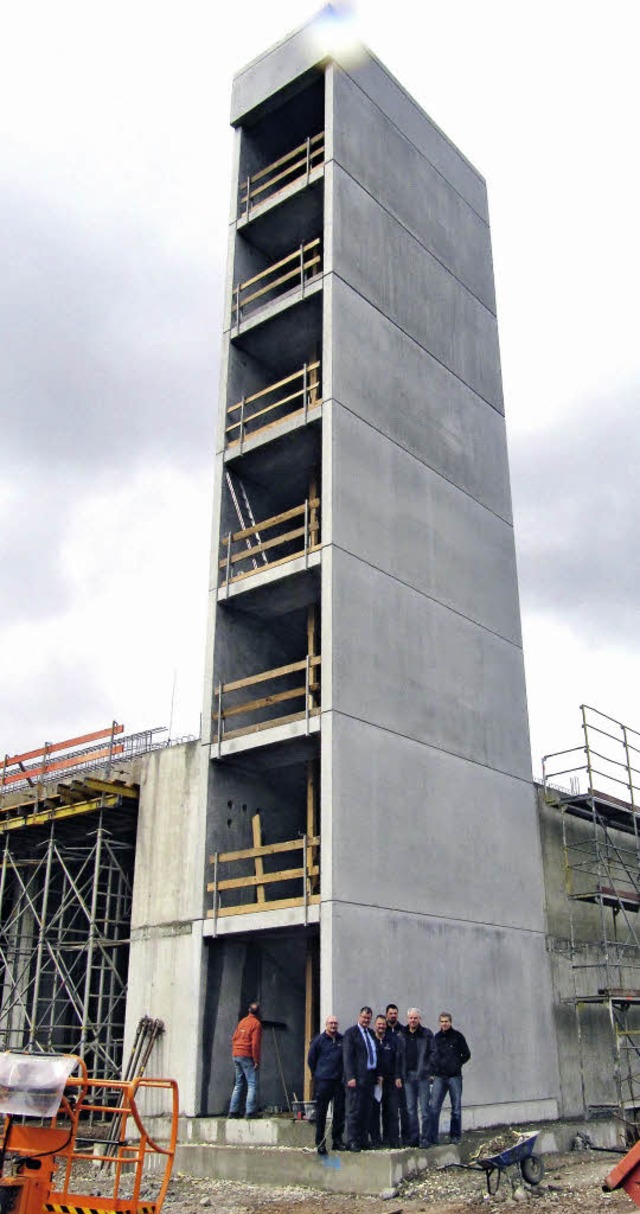 Der Turm des neuen Feuerwehrgertehaus...en nrdlichen Kenzinger Stadteingang.   | Foto: Stadt Kenzingen