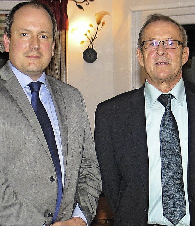 Helmut Hassler (rechts) und sein Nachf...hftsfhrung, Tino Schneider (links).   | Foto: WIV