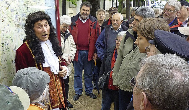 Stadtrundgnge mit kostmierten Fhrer...m Maiglckchenfest in Neuf-Brisach an.  | Foto: BZ