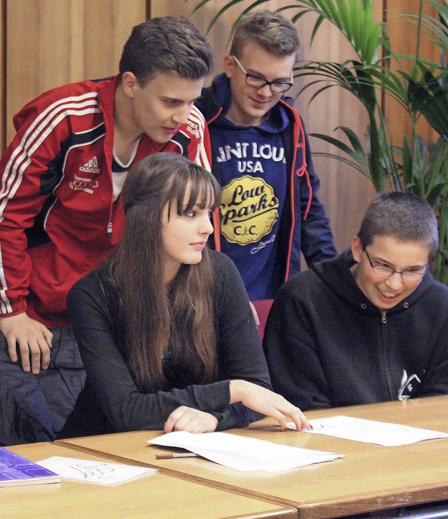 40 von 90 verschickte Fragebgen bekam...ckinger Gemeinderatskandidaten zurck.  | Foto: rita freidl