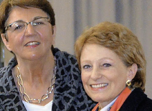 Regula Ruetz (rechts) und die scheidende Prsidentin Ingrid Duplain  | Foto: Michael Baas