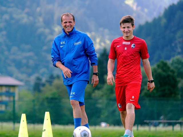 Freut sich auf die Fuball-WM: Uwe Vet... mit Vaclav Pilar beim Aufbautraining)  | Foto: schn
