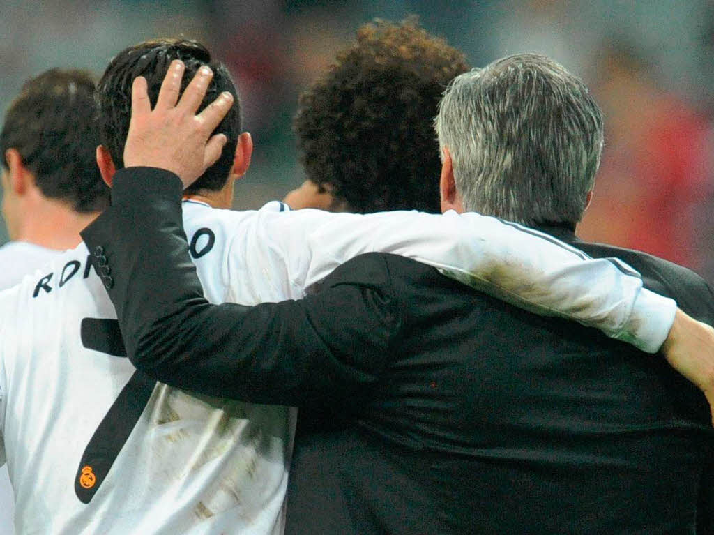 Schulterschluss zwischen Trainer und Topstrmer: Cristiano Ronaldo und Carlo Ancelotti